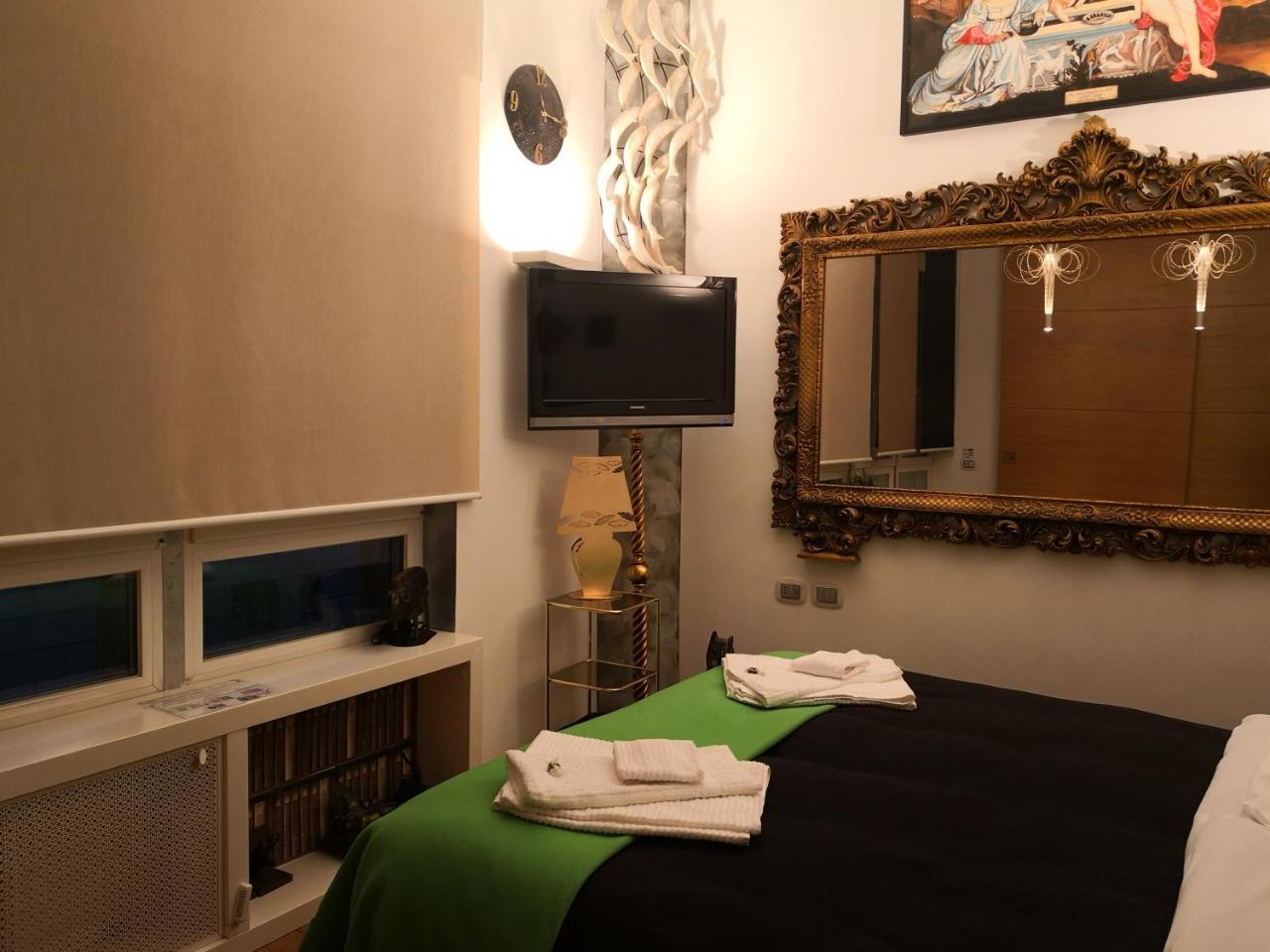 Deluxe Queen Room Two Queen Beds Courtyard View