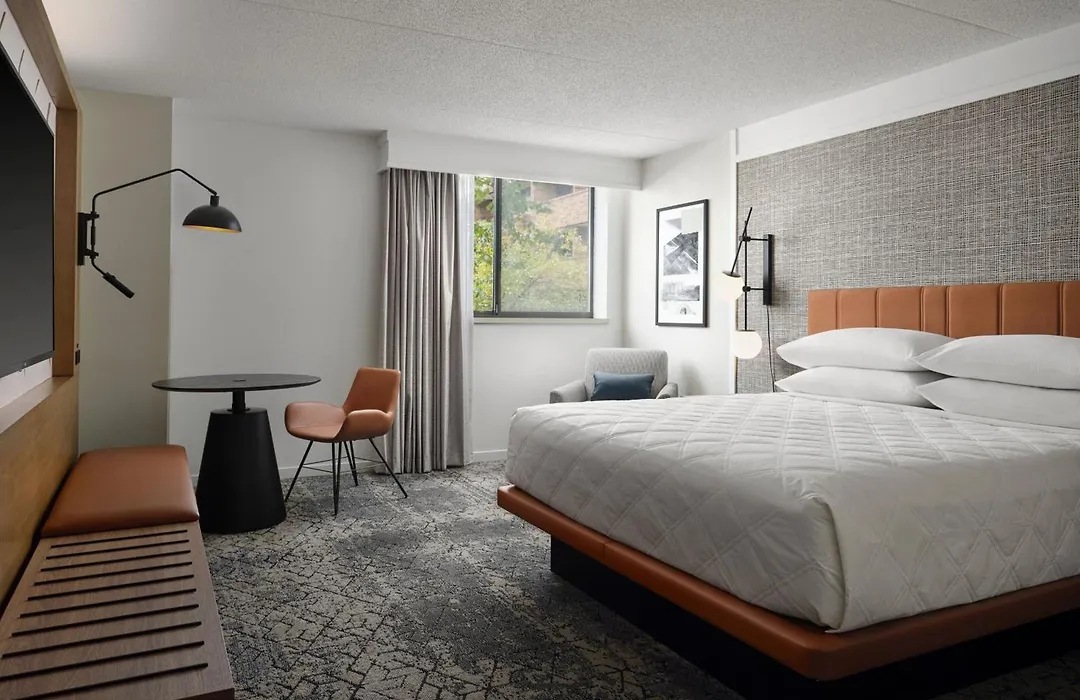 Sheraton Grand Rapids Airport Hotel-1